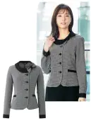 ジョア 22160-2 長袖オーバーブラウス 22160 長袖オーバーブラウスen joie OFFICEFUL COLLECTIONから、1枚で洗練されたオフィススタイルが完成する長袖オーバーブラウスです。ポリエステル100％のチドリチェック素材にストレッチ機能を搭載し、リバーシブル2WAYリボンでジャケット見えする上品なデザインを実現。一般オフィスから接客業務まで幅広いシーンで美しいシルエットと快適な着心地をお届けします。特徴・1枚でジャケット見えする洗練されたオフィススタイルを実現・リバーシブル2WAYリボンでシーンに応じたデザインカスタムが可能・スナップボタン付きループで簡単にリボンをセットできる利便性・リボンを襟裏側に折り返すことで控えめで落ち着いた印象にも変更可能・クラシックなチドリチェック柄がやわらかで上品な印象を演出・ウールライクな高級感のある風合いながら軽量で扱いやすい素材・ストレッチ機能で動きやすさと美しいシルエットを両立・ホームクリーニング対応でお手入れが簡単※21～25号は受注生産になります。※受注生産品につきましては、ご注文後のキャンセル、返品及び他の商品との交換、色・サイズ交換が出来ませんのでご注意ください。※受注生産品のお支払い方法は、前払いにて承り、ご入金確認後の手配となります。
