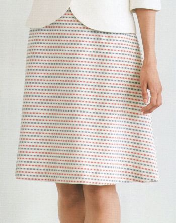 ジョア 56564 フレアースカート Garnetシリーズホワイト×レッドのコントラストが日本の「美」を感じさせる洗練されたおもてなし服インパクトのある柄物スカートが華やかさをプラス。女性らしいフレアースカートがコーディネートに華やかさをプラスします。ソフトな風合いで通気性も良く、夏に適した素材の魅力も一つです。【ブロックチェック】インパクトのあるブロックチェックは、白地に赤と紺の格子でモダンな印象を与えます。二重織の平組織でしっかりと織り込まれていますが、ソフトな風合いで肌あたりも良く、高通気で夏に適した素材です。※21～25号は受注生産になります。※受注生産品につきましては、ご注文後のキャンセル、返品及び他の商品との交換、色・サイズ交換が出来ませんのでご注意ください。※受注生産品のお支払い方法は、先振込（代金引換以外）にて承り、ご入金確認後の手配となります。