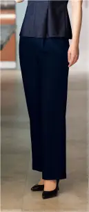 ジョア 72140-1 パンツ 72140-1 パンツスマートストレッチ素材を使用した美シルエットと快適な履き心地を両立したパンツです。ポリエステル100％の上質な艶感と落ち感のある風合いで、エレガントなオフィススタイルを演出。ストレッチ性に優れ、オールシーズン対応でお手入れも簡単な実用性の高いアイテムです。特徴・スマートストレッチ素材による美しいシルエットと快適な着用感・強撚した梳毛タイプの上質な艶感と落ち感のある風合い・優れたストレッチ性で動きやすく疲れにくい・リサイクル糸22％使用の環境配慮型エコ素材・ホームクリーニング対応でお手入れが簡単・後ろゴム仕様でウエスト調整が楽々・便利な両脇ポケット付で実用性抜群・オールシーズン対応の生地厚で年間を通して着用可能※21～25号は受注生産になります。※受注生産品につきましては、ご注文後のキャンセル、返品及び他の商品との交換、色・サイズ交換が出来ませんのでご注意ください。※受注生産品のお支払い方法は、前払いにて承り、ご入金確認後の手配となります。