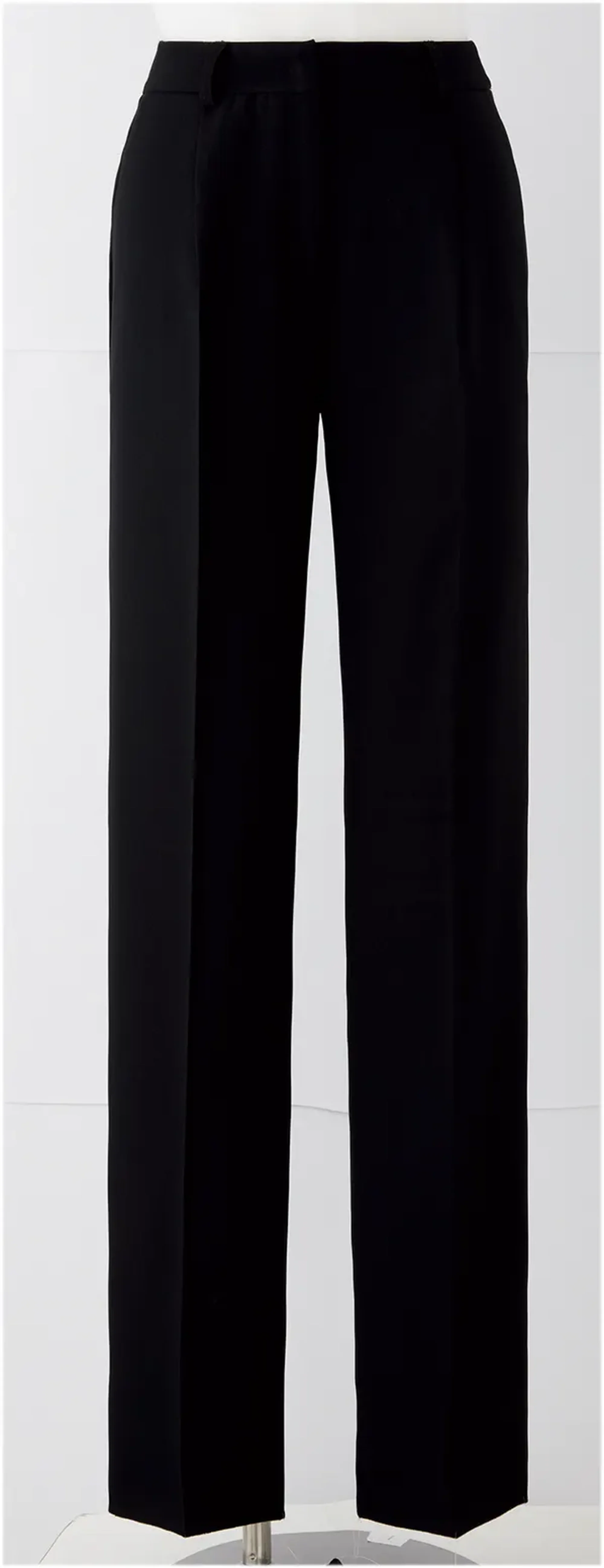 ジョア 72140-2 パンツ 72140-2 パンツスマートストレッチ素材を使用した美シルエットと快適な履き心地を両立したパンツです。ポリエステル100％の上質な艶感と落ち感のある風合いで、エレガントなオフィススタイルを演出。ストレッチ性に優れ、オールシーズン対応でお手入れも簡単な実用性の高いアイテムです。特徴・スマートストレッチ素材による美しいシルエットと快適な着用感・強撚した梳毛タイプの上質な艶感と落ち感のある風合い・優れたストレッチ性で動きやすく疲れにくい・リサイクル糸22％使用の環境配慮型エコ素材・ホームクリーニング対応でお手入れが簡単・後ろゴム仕様でウエスト調整が楽々・便利な両脇ポケット付で実用性抜群・オールシーズン対応の生地厚で年間を通して着用可能※21～25号は受注生産になります。※受注生産品につきましては、ご注文後のキャンセル、返品及び他の商品との交換、色・サイズ交換が出来ませんのでご注意ください。※受注生産品のお支払い方法は、前払いにて承り、ご入金確認後の手配となります。