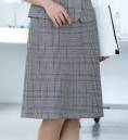カーシー ESS772 Aラインスカート KARAMI CHECK伝統伎から生まれた超通気素材「カラミチェック」日本の伝統的な「からみ織り」という技法で仕上げられた、「カラミチェック」シリーズ。粗い目が特徴のからみ織りは通気性に優れ、古くから「絽（ろ）」や「紗（しゃ）」といった夏の着物使われてきました。このからみ織りで表現した清涼感あふれるグレンチェック柄は、すっきりと大人上品な印象。ブルー×ブラウンの色あわせも新鮮で、ベージュやネイビーのアイテムとも高相性です。素材そのものの美しさを引き立てるために、デザインやシルエットはあえてシンプルに仕上げました。●「からみ織り」とはねじりこみながら交差させたたて糸によこ糸を通してメッシュ状に織り上げた生地。すき間が生まれることから通気性がよく、繊細な透け感と丈夫さをあわせもつ織物です。こうした特徴から「からみ織り」は、カーテンや夏の和装、浴衣などの素材として活用されてきました。近年では、その快適な着心地から、洋服やストール、インナーなどに幅広く使われています。●「からみ織り」と「平織り」の違い一般的な折り方の平織りは、たて糸とよこ糸が一本ずつ交互に交わったもの。一方、からみ織りは、よこ糸に対して、たて糸がからみ合うように交わっています。そうしたことから、平織りは表面が均一で表面的、からみ織りは独特の立体感や透け感があります。※23号は受注生産になります。※受注生産品につきましては、ご注文後のキャンセル、返品及び他の商品との交換、色・サイズ交換が出来ませんのでご注意ください。※受注生産品のお支払い方法は、先振込（代金引換以外）にて承り、ご入金確認後の手配となります。