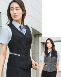 カーシー ESV-664 ベスト  Pair Form 美スラッとSuits「美スラッとSuits」から、待望のオーバーブラウスがデビュー！驚きの着やせ効果をペアフォームで体感。大人気シリーズ「美スラッとSuits」に、新作オーバーブラウスとベストが仲間入りしました。職種や着る人の好みに合わせて選ぶ、ペアフォームもOK!薄着の季節にうれしい、1サイズスマート効果をお届けします。14面体のパネルテクニックでつくる、曲線美！ベストのオーバーブラウスも、1サイズスマートに魅せる、夢のPair Form！ドライな質感とシャイニーな表情を活かした、夏にぴったりの素材を使用。いつものサイズをそのまま着るだけで、さらりと涼しく、1サイズスマートが叶います。●Sラインの美しい横顔！14面体のオリジナルパターンが、横から見たシルエットを美しいS字に。まるでコルセットで整えたかのように、引き締まったボディラインを演出します。●Iラインで後ろ姿をスラリ！バックスタイルのIラインを強調して、華奢な背中を印象づけ「着痩せ」効果を実現します。●ワンタッチで簡単、スカーフループスカーフを衿元のループに通すだけで、華やかなスタイリングが完成。夏でも暑苦しさを感じることなく、簡単におしゃれが楽しめます。enjoyの斬新な発想が公益財団法人の日本デザイン振興会に認められ、2016年グッドデザイン賞を受賞しました。●純銀の防臭機能と輝きを、夏を彩るスパイスにサラリとした肌触りの生地には、純銀を加工した特殊糸「ミューファン」を使用。半永久的に続く銀イオンの抗菌・防臭機能に加え、驚くほどの速乾性と通気性を実感できます。●Xラインで正面のメリハリ強調！フロントのXライン切り替えが、ウエストのくびれを強調し、女らしいメリハリを演出。着るだけで細く見える「着痩せ」効果を実現しました。●銀の力でキレイが続く！知的で洗練されたデザイン。「美スラッとSuits」で、夏の美意識がプロ意識に変わる！1枚着でも安心のオーバーブラウス＆夏仕様のベストをラインアップ。女性らしいデザイン、多彩な機能にもこだわっています。●マルチ機能ポケットハンコ、口紅、スマホなど、色々入れても見た目すっきり。便利な多機能ポケットが付いています。サマーミューファンクロス銀の力で抗菌・防臭効果が続く。優れた通気性と速乾性も魅力。麻のような質感を再現したスラブ糸と純銀を加工した特殊糸「ミューファン」を組み合わせたenjoyオリジナル素材。半永久的に持続する銀イオンの抗菌・防臭機能に加え、驚くほどの速乾性と通気性が実感できます。一枚着でも透けないから安心！濃色効果で下着の透けも気になりません。※19号は受注生産になります。※受注生産品につきましては、ご注文後のキャンセル、返品及び他の商品との交換、色・サイズ交換が出来ませんのでご注意ください。※受注生産品のお支払い方法は、先振込（代金引換以外）にて承り、ご入金確認後の手配となります。