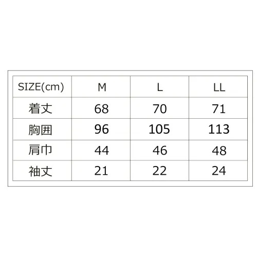 小倉屋 272SD-2 倉敷染_半袖ポロシャツ/硫化染め ●衿ラインはさりげなくあしらったラインデザイン。●胸ポケット付き。便利な胸ポケット付きで仕事をサポートします。硫化染めは、繊維に染料をしっかりと染み込ませることによって、耐久性が高く、長期間にわたって美しい色を保つことができる染色方法です。硫化染料には、繊維と強く結合する性質があるため、洗濯や摩擦にも強く、色あせや退色が少ないというメリットがあります。また、様々な色合いを出すことができ、特に黒や茶色などの濃い色合いを出すことが得意です。繊維自体の質感を損なわず、ナチュラルな風合いを保つことができるため、高級感があるという利点もあります。硫化染めの製品は、高品質であり、長期間にわたって使えるため、コストパフォーマンスが高いという利点があります。また、環境負荷を考慮することで、よりサステイナブルな選択肢として注目されています。サスティナブルスローウェアCLALAFOR『クララフォル』CLALAFOR『クララフォル』は、美しい瀬戸内海の港町にある、2022年に誕生したサスティナブルなスローウェアブランドです。●クララフォルと倉敷染倉敷染は、岡山県織物染色工業協同組合の企業が連携して、安全で環境に配慮した高品質な繊維製品を提供することを目指して誕生しました。厳格な安全基準に基づく染色加工・製品加工を通じて、世界基準の安全性を追求し、安全で環境に優しいものづくりを実践しています。●人体や環境に有害な化学物質は使用しないZDHC（Zero Discharge of Hazardous Chemicals）は、繊維製品における化学物質の適切な管理を目的とした取り組みで、欧米の大手アパレル企業を中心に活動が展開されています。近年ではアジア地域を含む世界標準となっています。●水の使用に責任を持つ染色には大量の水が必要です。倉敷染は「水の使用に責任を持つ」という姿勢を強く受け止め、工場で使用した廃水を環境に負荷をかけないレベルまで処理し、河川に放流しています。瀬戸内海に隣接する倉敷地域は瀬戸内海国立公園・特別地域内に位置し、全国でも非常に厳しい排水基準を遵守した生産活動が行われています。 サイズ／スペック