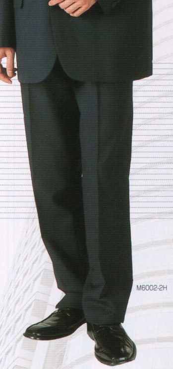持田 M6002-2H ワンタックスラックス（ハーフ） 清潔感と高級感漂うスーツスタイル。