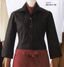 住商モンブラン MC7217 シャツ（レディス・七分袖） シャツと相性のいいカラー合わせで、存在感のあるスタイルに。※スカーフは参考商品です。
