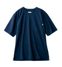 住商モンブラン OV2512-9 ワイドTシャツ（男女兼用・半袖） ハリのある素材や大きめシルエットで今年らしく。◎自然由来の色で染めた、オニベジシリーズ。着心地の良い、高機能素材を採用。天然素材の色素で染めた「Onibegie®」シリーズは、人と社会と未来にやサッシ環境配慮型ユニフォーム。タマネギの皮をはじめ、オリーブの葉、竹炭などから生まれた豊かな色が特徴です。環境意識の高まりを受け、さまざまな業態に対応する幅広いアイテムを展開しています。■形状特長・着脱が簡単な肩口スナップボタン仕様。・胸ポケットにはピスネーム付き。・サイドスリット入り、内側にアクセントの配色テープ。