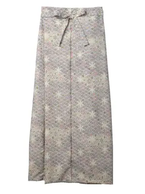 茶衣着スカート