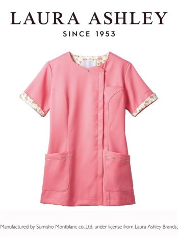 ローラ アシュレイ LW611-22 スクラブ（半袖） LAURA ASHLEY(ローラ アシュレイ)ネックラインが上品な印象のスクラブ。さりげない花柄使いで印象度アップ。■形状特徴・背裏には花柄生地を使用・アクセントになるポケットの配色ライン・左袖の華やかな配色と、さりげないロゴ刺繍。・脇ポケットには小物の整理に便利な内ポケット付き・時計などを掛けるのに便利なウエストループ・後ろ姿も美しく見せるバックプリーツ