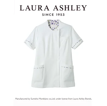 ローラ アシュレイ LW612-16 スクラブ（半袖） LAURA ASHLEY(ローラ アシュレイ)ときめきあふれる、花の彩り。英国の歴史と自然にインスピレーションを得た、ローラアシュレイの花柄プリント。その優雅な花柄を、ユニフォームに咲かせました。花々のやさしさと生命力に満ちた美しい彩りに、袖を通すたび、ときめきがあふれます。archive Violet series優しさを秘め、凛とした佇まい。英国の森林地帯の片隅に咲くすみれの花を連想させるプリントは、ローラアシュレイのアーカイブにあるアンティークテキスタイルから着想を得たデザイン。小枝や花びらが散りばめられた、躍動感のある柄が特徴です。コンパクトなVネックでさり気なく胸元をカバー。シンプルな中にこだわりを感じるスクラブ。●detail point・コンパクトなVネック。襟裏のプリント柄がチラリとのぞきます。・LAURA ASHLEYオリジナルボタン。・袖口のスリットと花柄パイピングが上質感を演出。・時計などを掛けるのに便利なウエストループ。・脇ポケットには小物の整理に便利な内ポケット付き。