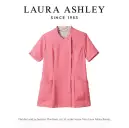 ローラ アシュレイ LW612-22 スクラブ（半袖） LAURA ASHLEY(ローラ アシュレイ)ときめきあふれる、花の彩り。英国の歴史と自然にインスピレーションを得た、ローラアシュレイの花柄プリント。その優雅な花柄を、ユニフォームに咲かせました。花々のやさしさと生命力に満ちた美しい彩りに、袖を通すたび、ときめきがあふれます。archive Violet series優しさを秘め、凛とした佇まい。英国の森林地帯の片隅に咲くすみれの花を連想させるプリントは、ローラアシュレイのアーカイブにあるアンティークテキスタイルから着想を得たデザイン。小枝や花びらが散りばめられた、躍動感のある柄が特徴です。コンパクトなVネックでさり気なく胸元をカバー。シンプルな中にこだわりを感じるスクラブ。●detail point・コンパクトなVネック。襟裏のプリント柄がチラリとのぞきます。・LAURA ASHLEYオリジナルボタン。・袖口のスリットと花柄パイピングが上質感を演出。・時計などを掛けるのに便利なウエストループ。・脇ポケットには小物の整理に便利な内ポケット付き。