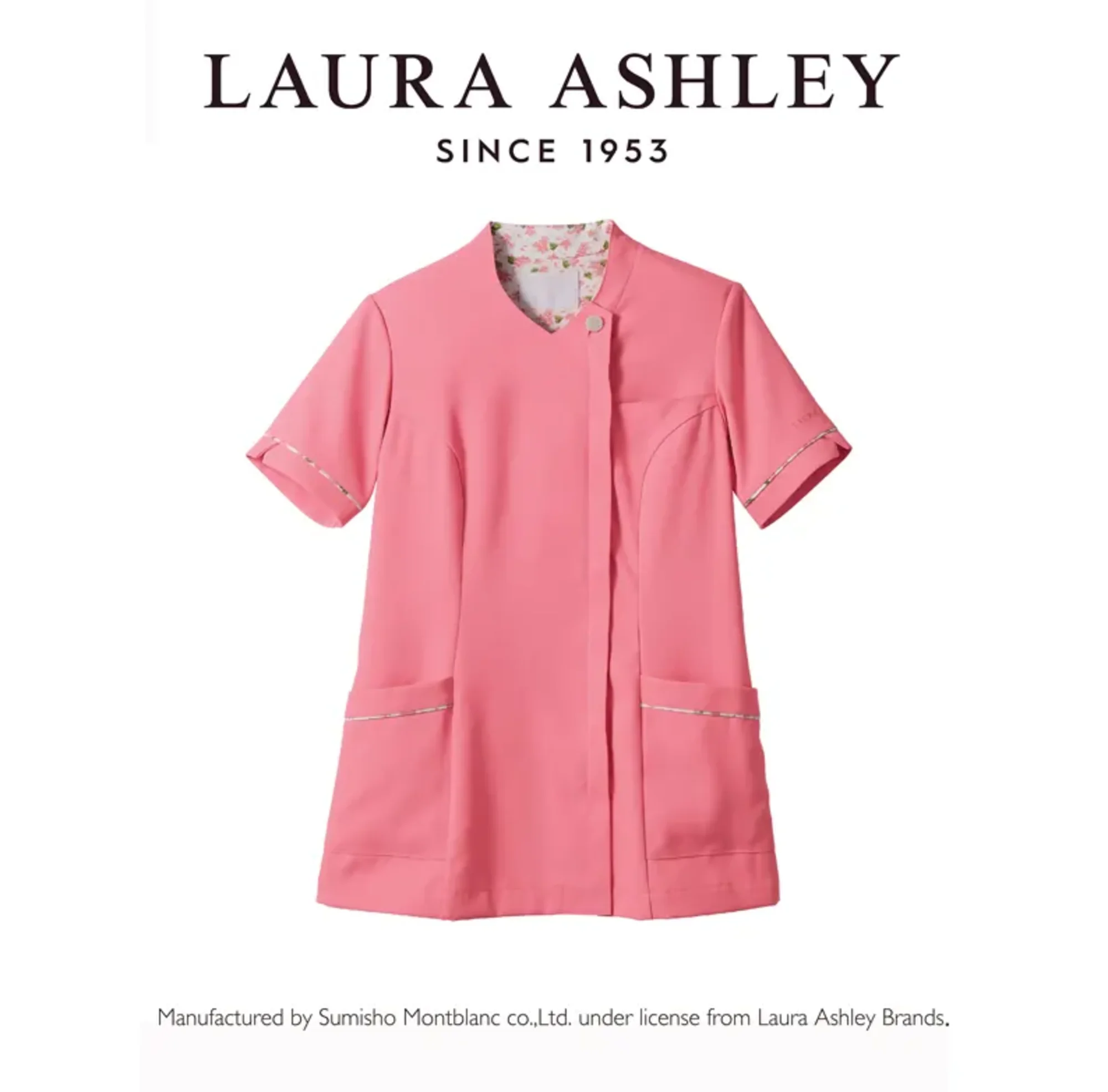 ローラ アシュレイ LW612-22 スクラブ（半袖） LAURA ASHLEY(ローラ アシュレイ)ときめきあふれる、花の彩り。英国の歴史と自然にインスピレーションを得た、ローラアシュレイの花柄プリント。その優雅な花柄を、ユニフォームに咲かせました。花々のやさしさと生命力に満ちた美しい彩りに、袖を通すたび、ときめきがあふれます。archive Violet series優しさを秘め、凛とした佇まい。英国の森林地帯の片隅に咲くすみれの花を連想させるプリントは、ローラアシュレイのアーカイブにあるアンティークテキスタイルから着想を得たデザイン。小枝や花びらが散りばめられた、躍動感のある柄が特徴です。コンパクトなVネックでさり気なく胸元をカバー。シンプルな中にこだわりを感じるスクラブ。●detail point・コンパクトなVネック。襟裏のプリント柄がチラリとのぞきます。・LAURA ASHLEYオリジナルボタン。・袖口のスリットと花柄パイピングが上質感を演出。・時計などを掛けるのに便利なウエストループ。・脇ポケットには小物の整理に便利な内ポケット付き。