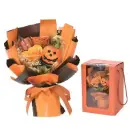 ポピー名古屋 SH-050 シャボンフラワー かわいいかぼちゃの秋ブーケボリュームたっぷりハロウィンブーケ！かわいいカボチャ入りの豪華なアイテムです♪シャボンフラワーってどんなもの？石けん素材の花びら本物の花のような見た目で、石けん素材を使用しています。ほのかな石けんの香りやさしく香る石けんのアロマが楽しめます。枯れないから長く楽しめる水やり不要で、ずっときれいなまま飾れます。置き場所を選ばない生花がNGな場所でも安心して飾れます。プリザーブドフラワーよりお値打ち見た目は豪華なのに、価格は控えめ！注意事項シャボンフラワーは観賞用です。●手洗いには使用できません。●洗顔などお肌への使用はできません。●お風呂や洗濯など、水を使う場面でのご使用はできません。●食べられません。●香りには個体差があり、多少の強弱がある場合があります。●素材の特性上、まれにひび割れが見られることがあります。●石けん素材のため、若干の破れやキズがある場合があります。●強い負荷をかけない限り、花びらが崩れることはほとんどありません。●時間とともに変色（若干の色抜け）することがあります。 ●直射日光や湿気の多い場所での保管は変色の原因になります。●実際の商品と画像で、色合いやパーツの配置・イメージが異なる場合があります。●パッケージやラッピング仕様は、予告なく変更になる場合があります。