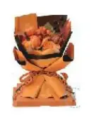 ポピー名古屋 SH-054 シャボンフラワー 光の魔法、華やぐ花束電飾付きできらきら光るブーケはパーティーにぴったり♪スイッチを押すと点滅(速)→点滅(遅)→常時点灯の順に光り方が変化します。シャボンフラワーってどんなもの？石けん素材の花びら本物の花のような見た目で、石けん素材を使用しています。ほのかな石けんの香りやさしく香る石けんのアロマが楽しめます。枯れないから長く楽しめる水やり不要で、ずっときれいなまま飾れます。置き場所を選ばない生花がNGな場所でも安心して飾れます。プリザーブドフラワーよりお値打ち見た目は豪華なのに、価格は控えめ！注意事項シャボンフラワーは観賞用です。●手洗いには使用できません。●洗顔などお肌への使用はできません。●お風呂や洗濯など、水を使う場面でのご使用はできません。●食べられません。●香りには個体差があり、多少の強弱がある場合があります。●素材の特性上、まれにひび割れが見られることがあります。●石けん素材のため、若干の破れやキズがある場合があります。●強い負荷をかけない限り、花びらが崩れることはほとんどありません。●時間とともに変色（若干の色抜け）することがあります。 ●直射日光や湿気の多い場所での保管は変色の原因になります。●実際の商品と画像で、色合いやパーツの配置・イメージが異なる場合があります。●パッケージやラッピング仕様は、予告なく変更になる場合があります。
