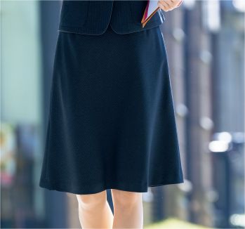 セロリー S-12121 Aラインスカート（56cm丈） まるで空気のように軽い着心地を実現！薄手なのに、ふんわりと包みこむような暖かさ。やわらかな風合いとしなやかなストレッチ性をそなえ、空気のように軽くまとえる上質な起毛素材。ふわっとウールタッチの素材感を紡ぎ出す、セロリー新開発のポリエステル100％「エアフォート糸」を使用しています。これからの季節にうれしい保温効果もあり、菌・ウイルスはもちろんニオイや汚れの悩みも解決する清潔加工を施しました。