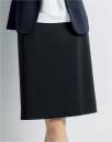 セロリー S-12170 タイトスカート（56cm丈） 凛としたデキる女性オーラを放つ「ブラック」信頼の定番色だからこそ、シルエットや素材選びに差が出るブラック。上品な光沢感から上質さの伝わる素材を使ったセロリーのセットアップなら、「着るだけでサマになる」を実感できるはず。自由に着る働く服。リモートワーク、オンライン会議など、どんんどん多様化が進む「働き方」とともに、働く服に求められることも変わろうとしています。これからはシーンや業種問わず、組み合わせ次第でいつだって自由に自分らしくいられる服がいちばん！そんな耳朶に寄り添うマルチシリーズは、これからさらに加速するニューノーマル時代の働く新定番に。
