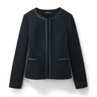 セロリー S-25271 ジャケット S-25271 ジャケット エトワールニット上質を誇る最高品質のニットラグジュアリーな着心地と品質を極めた上質ニット。特徴●リッチな表情感を生むジャガード編み●抗菌・抗ウイルス、消臭、防臭など防ぐ機能に優れたTioTio®プレミアム加工●加工液には環境に配慮したソリューションダイ原料を使用●左襟のフラワーホールは、社章などのバッジを留めるポイントに●すっきりスムーズに収納できるタテ型内ポケット●右腰の大きめ内ポケットは縫い付け仕様なので重さによる伸びの心配なし●台襟をなくし襟周りをすっきり軽く、カラークロスを使用することによって美しさときちんと感をキープ●体型を自然にカバーしながら、美しさと動きやすさを両立※21・23号は受注生産になります。※受注生産品につきましては、ご注文後のキャンセル、返品及び他の商品との交換、色・サイズ交換が出来ませんのでご注意くださいませ。※受注生産品のお支払い方法は、前払いにて承り、ご入金確認後の手配となります。仕様品番:S-25271品名:ジャケット