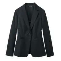 セロリー S-25280 ジャケット S-25280 ジャケット素肌に溶け込む。これまでよりもっと軽く、なめらかに。驚くほど軽やかでストレスフリーな着心地を実現。高機能な4種の糸を使い、奥行きのあるストライプ柄を表現しました。特徴●ストレッチ性、吸水速乾性を兼ね備えた糸を使用●環境に配慮した再生ポリエステル糸を使用●織物の様なストライプ柄を表現したオリジナル素材●軽やかで滑らかな質感が特徴●左襟のフラワーホールは、社章などのバッジを留めるポイントに●すっきりスムーズに収納できるタテ型内ポケット●右腰の大きめ内ポケットは縫い付け仕様なので重さによる伸びの心配なし●台襟をなくし襟周りをすっきり軽く、カラークロスを使用することによって美しさときちんと感をキープ●体型を自然にカバーしながら、美しさと動きやすさを両立※21・23号は受注生産になります。※受注生産品につきましては、ご注文後のキャンセル、返品及び他の商品との交換、色・サイズ交換が出来ませんのでご注意くださいませ。※受注生産品のお支払い方法は、前払いにて承り、ご入金確認後の手配となります。仕様品番:S-25280品名:ジャケット