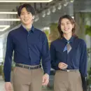 セロリー S-37311 長袖シャツ S-37311 長袖シャツ男女それぞれの体にしっかり似合うシルエット多様な価値観や無数の選択肢にあふれる昨今、性別も職種も体型も……「〇〇だからこうしなきゃいけない」などといった先入観にとらわれないニュートラルな視点を持つ事が大切です。どんな人にも似合う美しいシルエット、シーン問わず活躍するストレッチ素材。男女問わず着られるカラーバリエーションやイメージでチーム感UP！セロリーは、現代で働くすべての人が輝くためのユニフォームをお届けします。※6L・7Lは受注生産になります。※受注生産品につきましては、ご注文後のキャンセル、返品及び他の商品との交換、色・サイズ交換が出来ませんのでご注意くださいませ。※受注生産品のお支払い方法は、前払いにて承り、ご入金確認後の手配となります。仕様品番:S-37311品名:長袖シャツ