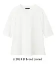 セロリー S-73188-B カットソー　6L(特注)～7L(特注) シンプルで上質な「大人のTシャツ」ベーシックな丸首タイプ。二の腕をほっそり見せる袖にこだわりました。■アスティ®■スポーツウェア並みの機能を備えたハイブリットな上質コットン見え素材限りなくコットンに近い見た目と風合い、凹凸のある表面と滑らかな触感の心地さが特徴。軽やかな着心地、見た目の上質さに加え、吸汗速乾性・耐久性・防透け性に優れた機能を備えたこだわりの自信作。リサイクルポリエステルも使用している環境配慮型ファブリックです。裏まで快適素材◆セロリーのニット Selery'sKnit◆今ではあたりまえのニット素材のユニフォームを、技を結集して業界で初めて採用したセロリー。その後も50年以上研究を重ね、使用する糸種、編み方、パターンなど、快適さにとことんこだわり、多彩な商品へと進化し続けています。■JANEPACKER（ジェーン・パッカー）■今までのユニフォームでは無かった概念への挑戦が可能にJANE PACKER と、セロリーが出逢い、JANE PACKER の色味を統一したカラーテクニックや可憐なフラワーデザインを取り入れることで、洗練された印象へと導く大人スタイルが完成。今までのユニフォームには無かった概念へのさらなる挑戦が可能となり、セロリーのモノ作りやスタイリングを、さらに進化させます。ONE TONE で描かれる洗練された色の世界観。デスクにいる時だけが仕事じゃない今の時代に働く服こそ “自分らしい” カラーとデザインを選ぶ、そんな女性に。・ジェーンパッカーらしいワントーンで魅せる統一感・ユニフォームに新しいカラーを取り入れて・働く服として選べる多彩なパンツスタイル・型にはまらない新しいアイデアで、選ぶ楽しさと着るワクワク感を※「アスティ®」は帝人フロンティア(株)の登録商標です。※6L、7Lは受注生産になります。※受注生産品につきましては、ご注文後のキャンセル、返品及び他の商品との交換、色・サイズ交換が出来ませんのでご注意ください。※受注生産品のお支払い方法は、前払いにて承り、ご入金確認後の手配となります。