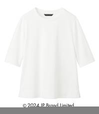 セロリー S-73188 カットソー シンプルで上質な「大人のTシャツ」ベーシックな丸首タイプ。二の腕をほっそり見せる袖にこだわりました。■アスティ®■スポーツウェア並みの機能を備えたハイブリットな上質コットン見え素材限りなくコットンに近い見た目と風合い、凹凸のある表面と滑らかな触感の心地さが特徴。軽やかな着心地、見た目の上質さに加え、吸汗速乾性・耐久性・防透け性に優れた機能を備えたこだわりの自信作。リサイクルポリエステルも使用している環境配慮型ファブリックです。裏まで快適素材◆セロリーのニット Selery'sKnit◆今ではあたりまえのニット素材のユニフォームを、技を結集して業界で初めて採用したセロリー。その後も50年以上研究を重ね、使用する糸種、編み方、パターンなど、快適さにとことんこだわり、多彩な商品へと進化し続けています。■JANEPACKER（ジェーン・パッカー）■今までのユニフォームでは無かった概念への挑戦が可能にJANE PACKER と、セロリーが出逢い、JANE PACKER の色味を統一したカラーテクニックや可憐なフラワーデザインを取り入れることで、洗練された印象へと導く大人スタイルが完成。今までのユニフォームには無かった概念へのさらなる挑戦が可能となり、セロリーのモノ作りやスタイリングを、さらに進化させます。ONE TONE で描かれる洗練された色の世界観。デスクにいる時だけが仕事じゃない今の時代に働く服こそ “自分らしい” カラーとデザインを選ぶ、そんな女性に。・ジェーンパッカーらしいワントーンで魅せる統一感・ユニフォームに新しいカラーを取り入れて・働く服として選べる多彩なパンツスタイル・型にはまらない新しいアイデアで、選ぶ楽しさと着るワクワク感を※「アスティ®」は帝人フロンティア(株)の登録商標です。※6L、7Lは受注生産になります。※受注生産品につきましては、ご注文後のキャンセル、返品及び他の商品との交換、色・サイズ交換が出来ませんのでご注意ください。※受注生産品のお支払い方法は、前払いにて承り、ご入金確認後の手配となります。