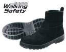 シモン WS28 ウォーキングセフティ 中編上靴 もっと歩きたくなる安全靴シモンの「SX3層底Fソール」は、歩行時の重心移動に着目し、足が着く瞬間から地をとらえる耐滑性と、スムーズで安定した歩行を両立した画期的な安全靴です。障害物を踏む等の不安定な状況においてもグリップ力を発揮する「SX3層底」に加え、より安全に快適にするための機能「5つのF」を備えています。FINENESS 高品質JIS規格の安全性に、様々なワークシーンに応える安全性と快適性をプラス。高機能ながら軽く、弾むようなクッション性。FRICTION 耐滑性JIS規格の耐滑性、独立行政法人 労働安全衛生総合研究所「安全靴・作業靴技術指針」の等級（区分4）をクリアした、耐滑性。履き始めから耐滑性を発揮し効果が持続。FLEXIBILITY 柔軟な靴底柔軟性に優れ、軽やかなフットワークを実現。FIT甲周りのホールド感が特長の新設計のアッパーデザイン。土踏まずから足裏の中心にかけて、足裏をしっかり持ち上げ圧力を分散する、「ゆりかご」のような快適性を実現したクレイドル・インソール●耐滑性に優れる（F合格）●優れたフィット性とクッション性●加水分解しないミッドソール（SX高機能樹脂）※2022年11月より順次、ツマ革と腰革の縫製場所変更従来:ツマ革・腰革をベロ革前部より斜め下方へ縫製変更後:ツマ革・腰革をくるぶし上部で地面に平行に縫製※この商品は、ご注文後のキャンセル・返品・交換ができませんので、ご注意下さいませ。※なお、この商品のお支払方法は、先振込（代金引換以外）にて承り、ご入金確認後の手配となります。