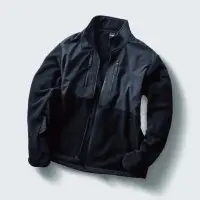TS DESIGN 5546 ニッカーズフリースジャケット 5546 Knicker’s フリースジャケットKnicker’sの5546モデルは、布帛とマイクロフリースを組み合わせたハイブリッド仕様のフリースジャケットです。摩耗に強い布帛素材を負荷のかかりやすい箇所に配置し、耐久性を兼備。作業現場でのハードな使用にも応えるプロ仕様の一着です。特徴・保温性に優れたマイクロフリースを採用・摩耗しやすい部分に布帛素材を配置し耐久性を強化・男女兼用で幅広いシーンに対応仕様・品番:5546・カラー:95 ブラック・サイズ:S、M、L、LL、3L、4L、5L、6L・重量:約510g（Lサイズ）