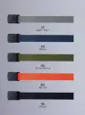 TS DESIGN 84931 ESストレッチベルト 84931 ESストレッチベルト伸縮性に優れた素材を採用したガチャベルトタイプのESストレッチベルト。穴のない差し込み式バックルで、ウエストサイズを自在に調整可能。ゴム×ポリプロピレンのストレッチ素材が動きにしなやかにフィットし、作業時はもちろん、日常コーディネートにも快適な着用感を提供します。ワンタッチで着脱できる手軽さと豊富なカラーバリエーションで、機能性とデザイン性を両立した一本です。特徴・穴のないガチャベルト構造でサイズを自由に調整・ワンタッチで着脱しやすい差し込み式バックル・作業から日常まで幅広く活躍仕様・品番:84931・カラー:21 シルバーグレー、45 ネイビー、55 アーミーグリーン、85 オレンジ、95 ブラック・サイズ:全長120cm ベルト幅3.3cm
